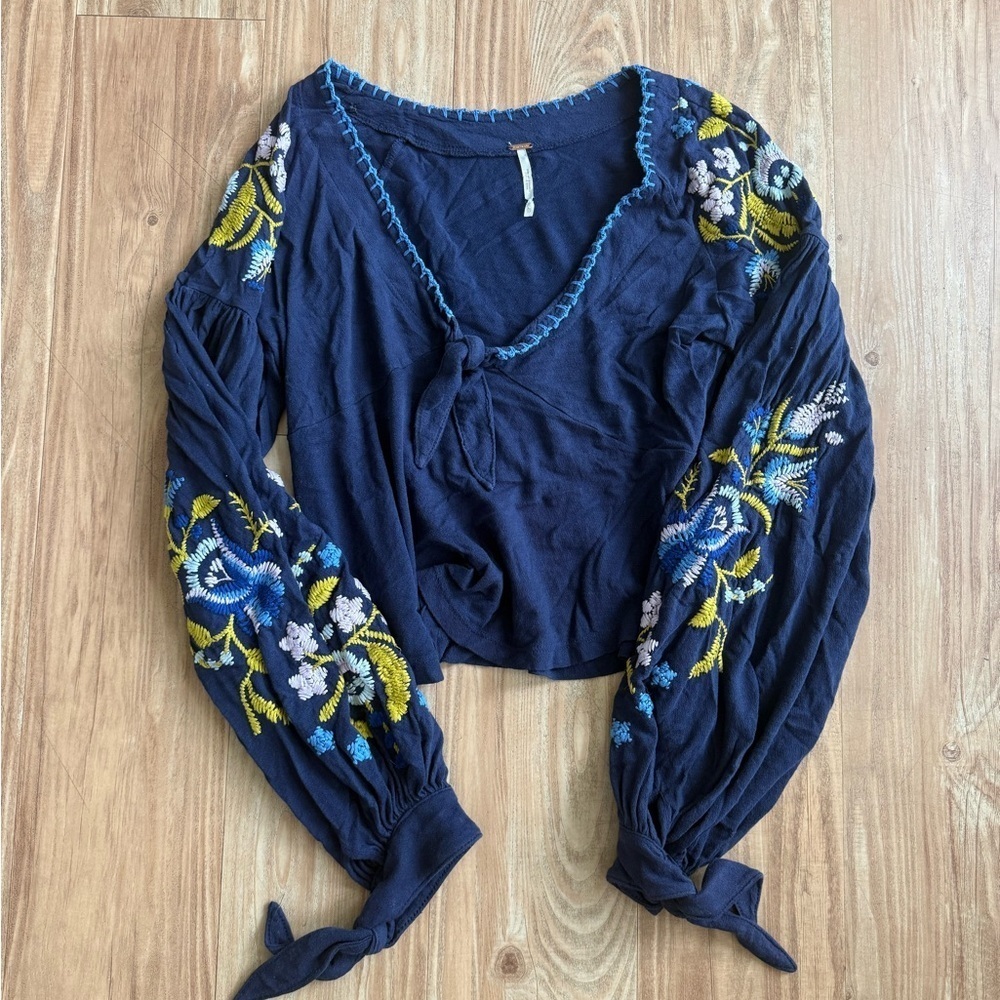 #844 FREE PEOPLE Kara Blue Embroidered Boho Tie-Front Balloon Sleeve Blouse